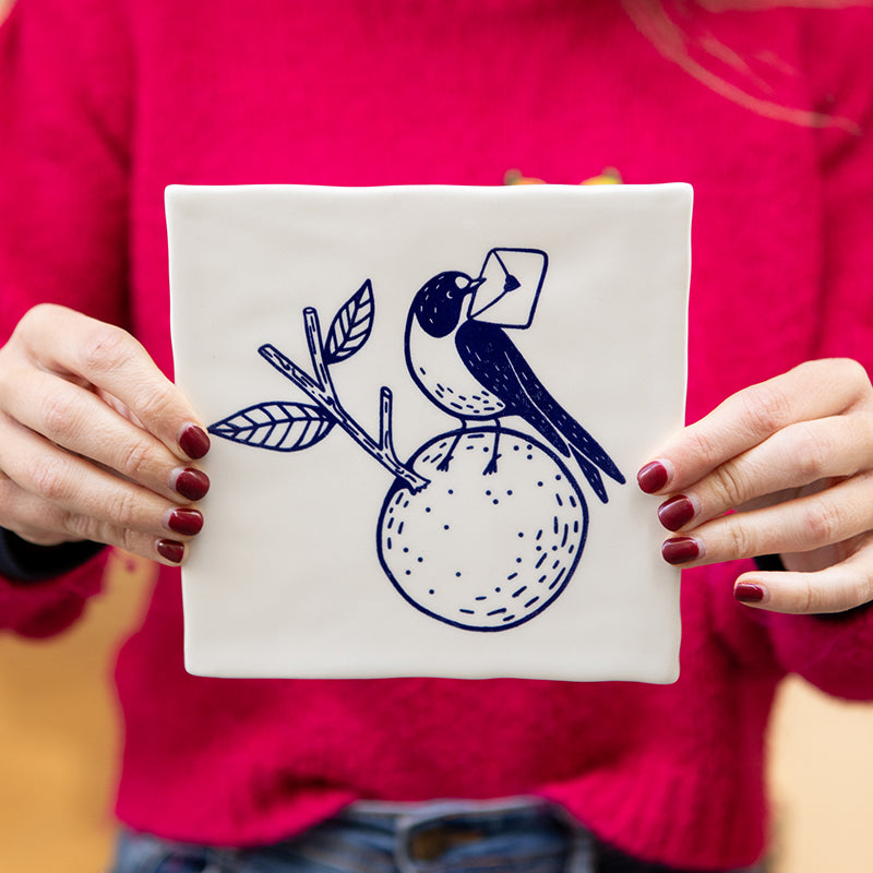 Azulejo golondrina con carta